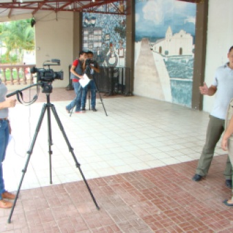 Jovenes del municipio de Concepción Sur graban un programa local